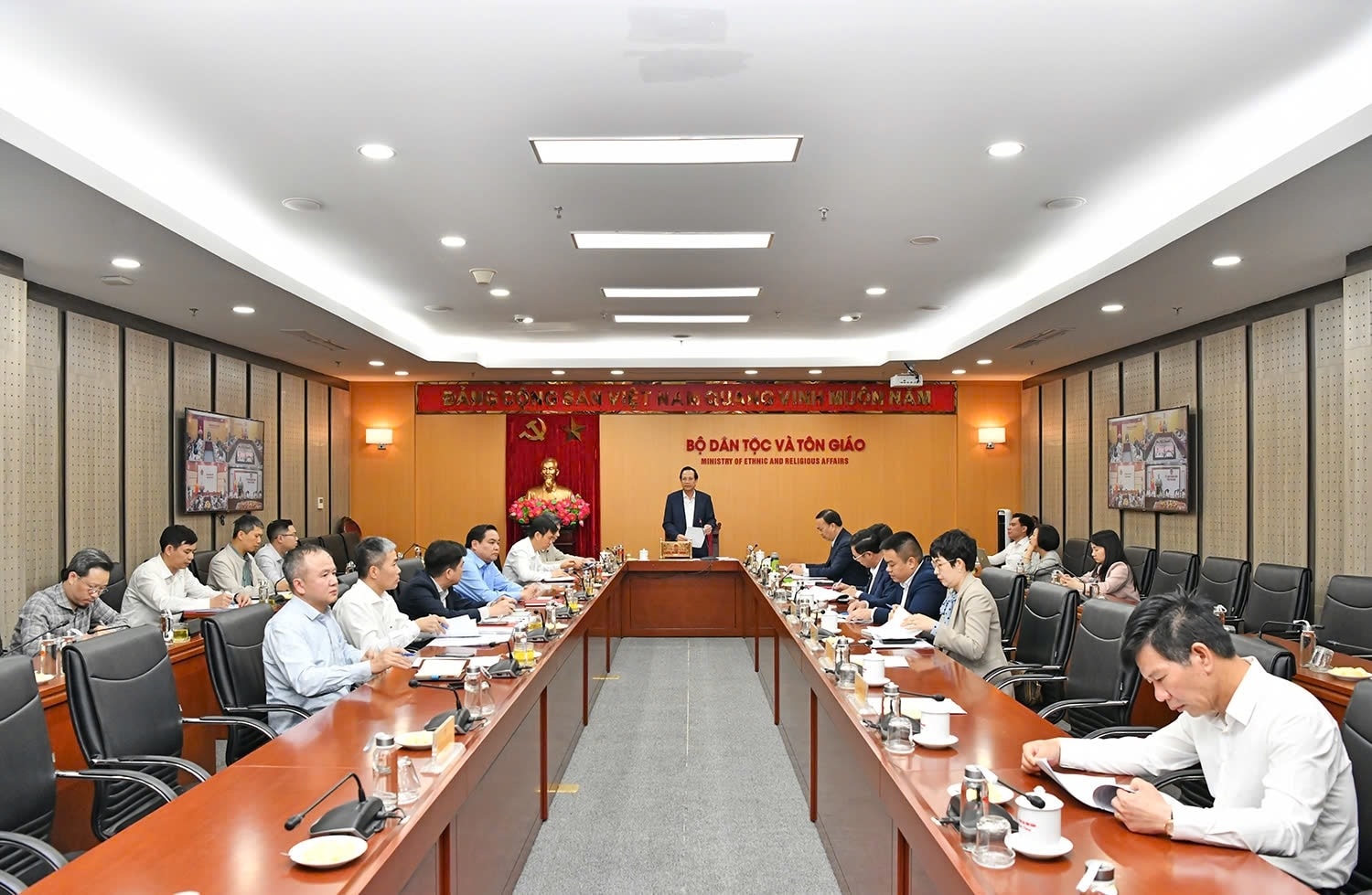 Quang cảnh cuộc làm việc tại điểm cầu Trụ sở Bộ Dân tộc và Tôn giáo