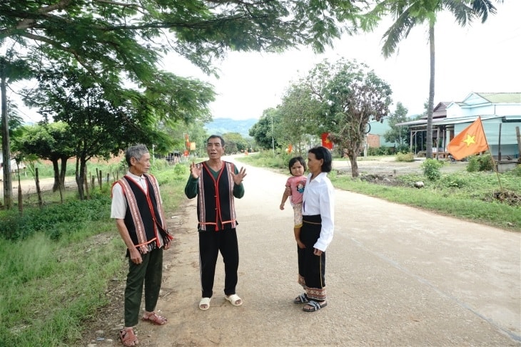 Người có uy tín luôn phát huy vai trò, trách nhiệm trong đời sống đồng bào DTTS (Ảnh: Tùng Lâm). Người có uy tín luôn phát huy vai trò, trách nhiệm trong đời sống đồng bào DTTS (Ảnh: Tùng Lâm).