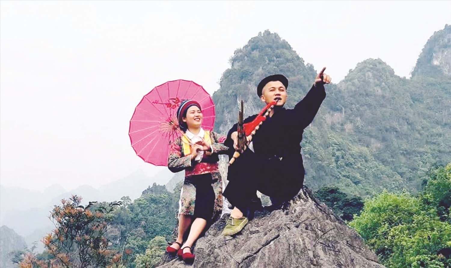 Anh Sùng Mạnh Hùng quảng bá văn hóa, con người vùng cao. Anh Sùng Mạnh Hùng quảng bá văn hóa, con người vùng cao.