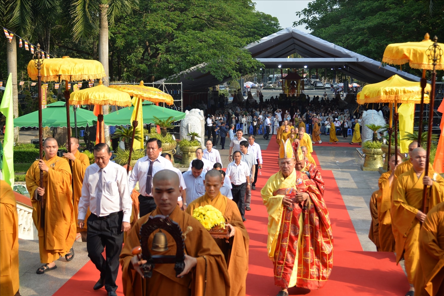 Hàng ngàn lượt du khách đến với Lễ cầu an cầu siêu tiết Thanh Minh tại Hoa viên Bình Dương Hàng ngàn lượt du khách đến với Lễ cầu an cầu siêu tiết Thanh Minh tại Hoa viên Bình Dương