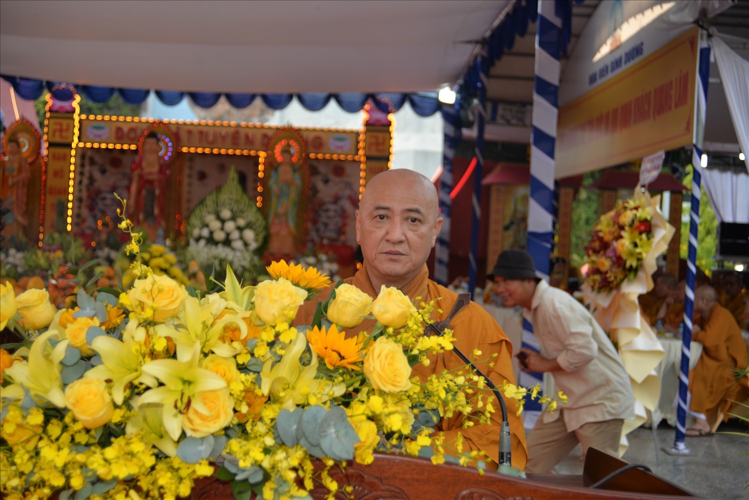 Hoà thượng Thích Huệ Thông có bài thuyết giảng tại buổi lễ Hoà thượng Thích Huệ Thông có bài thuyết giảng tại buổi lễ