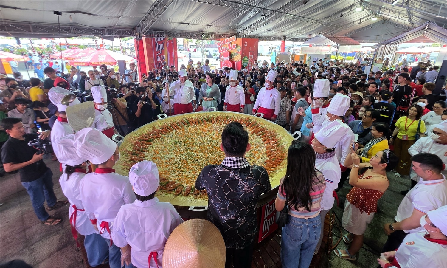 Không gian quảng diễn bánh xèo khổng lồ
