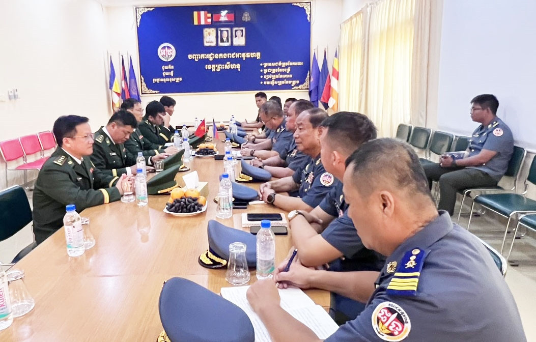 Đoàn công tác của BĐBP tỉnh Kiên Giang thăm, chúc Tết Chôl Chnăm Thmây lực lượng bảo vệ biên giới Campuchia