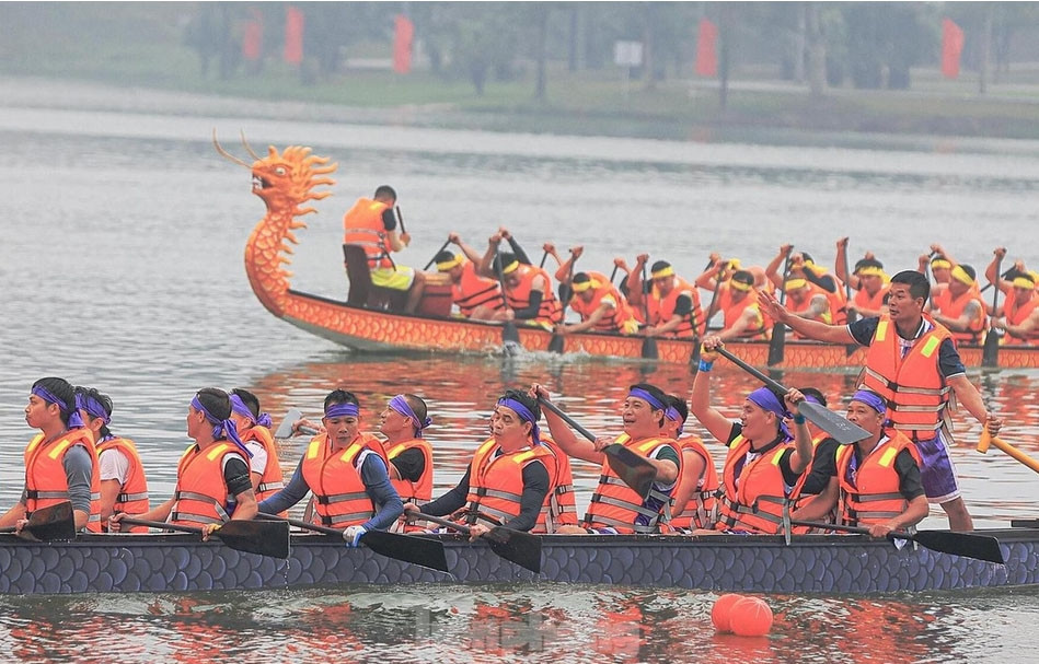 Hoạt động thể thao bơi chải nhằm giáo dục truyền thống, văn hóa dân tộc, tinh thần đại đoàn kết, niềm tự hào và ý chí tự lực, tăng cường rèn luyện thể chất, sự quyết tâm, lòng dũng cảm của con người. Đồng thời duy trì và phát triển môn thể thao truyền thống của thành phố và các địa phương trong tỉnh nhằm thu hút đông đảo lượng khách du lịch đến tham quan thành phố Việt Trì. 
