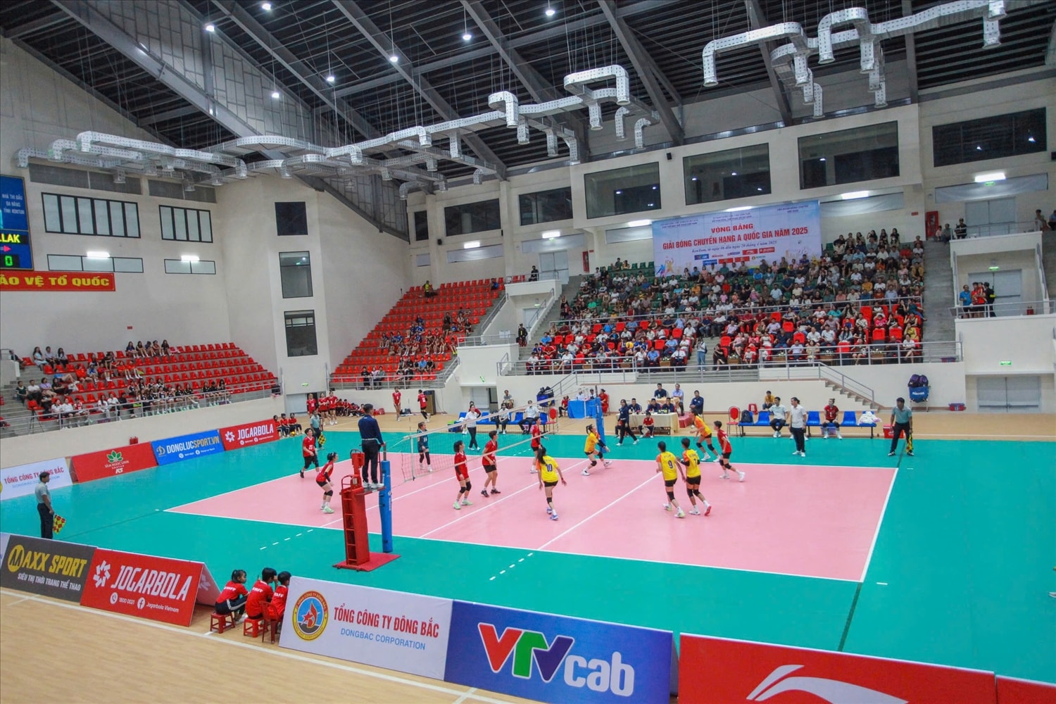 Vòng bảng giải bóng chuyền hạng A quốc gia năm 2025 quy tụ 28 đội bóng, gần 400 vận động viên tham gia tranh tài