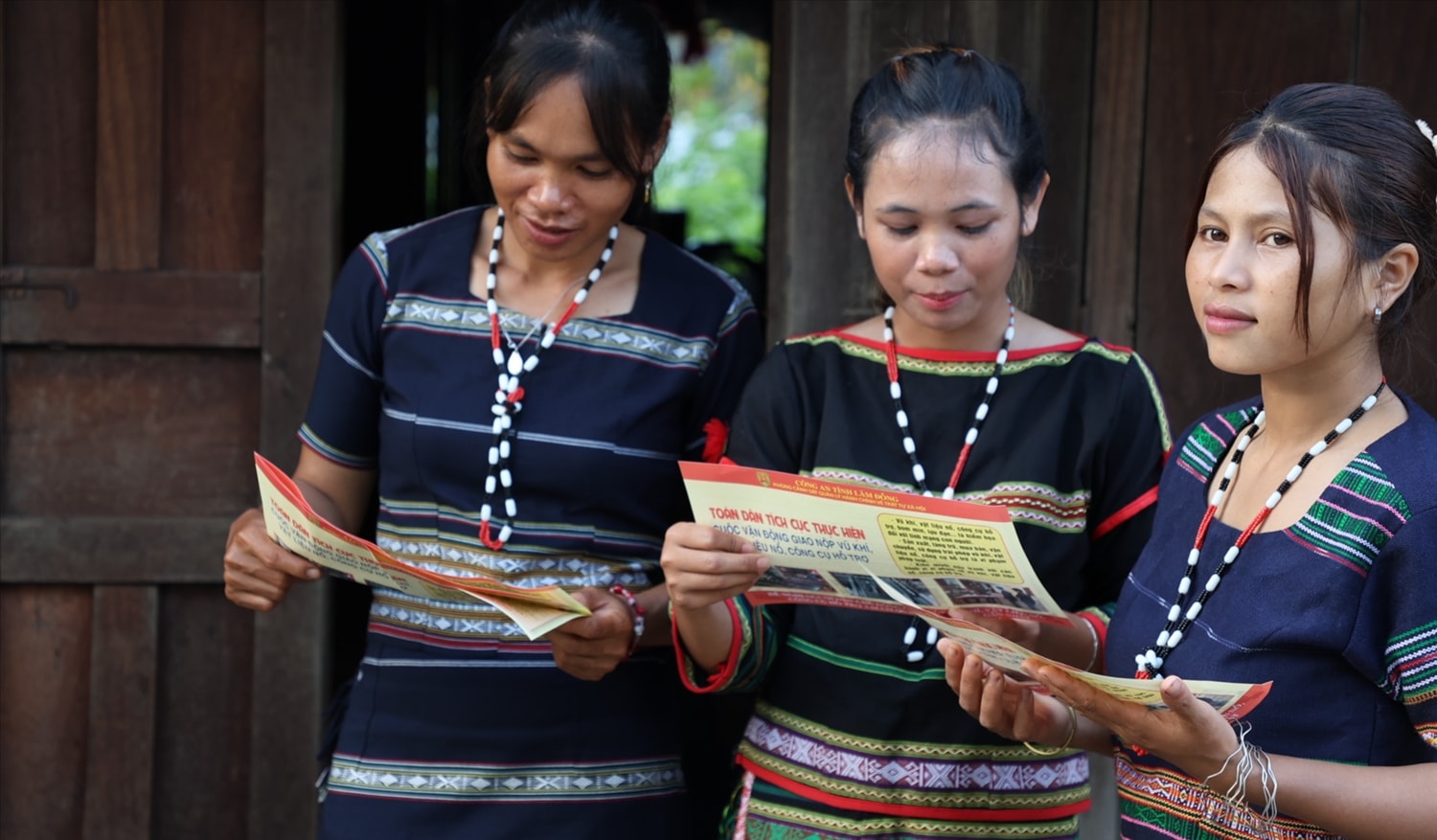 ... lồng ghép các nội dung tuyên truyền chủ trương, chính sách đến Nhân dân