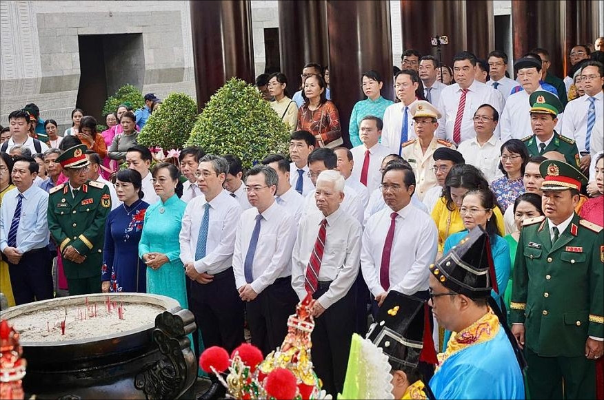 Lãnh đạo TP. Hồ Chí Minh dâng hương tưởng nhớ Quốc Tổ Hùng Vương