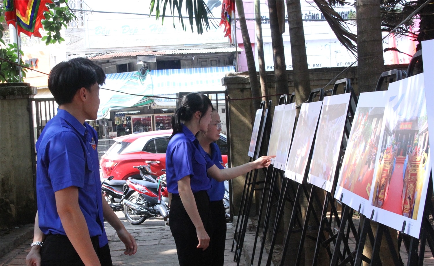 Emm kg tin: Đắk Lắk: Gói bánh chưng, giã bánh giầy dâng lên các vị Vua Hùng 9