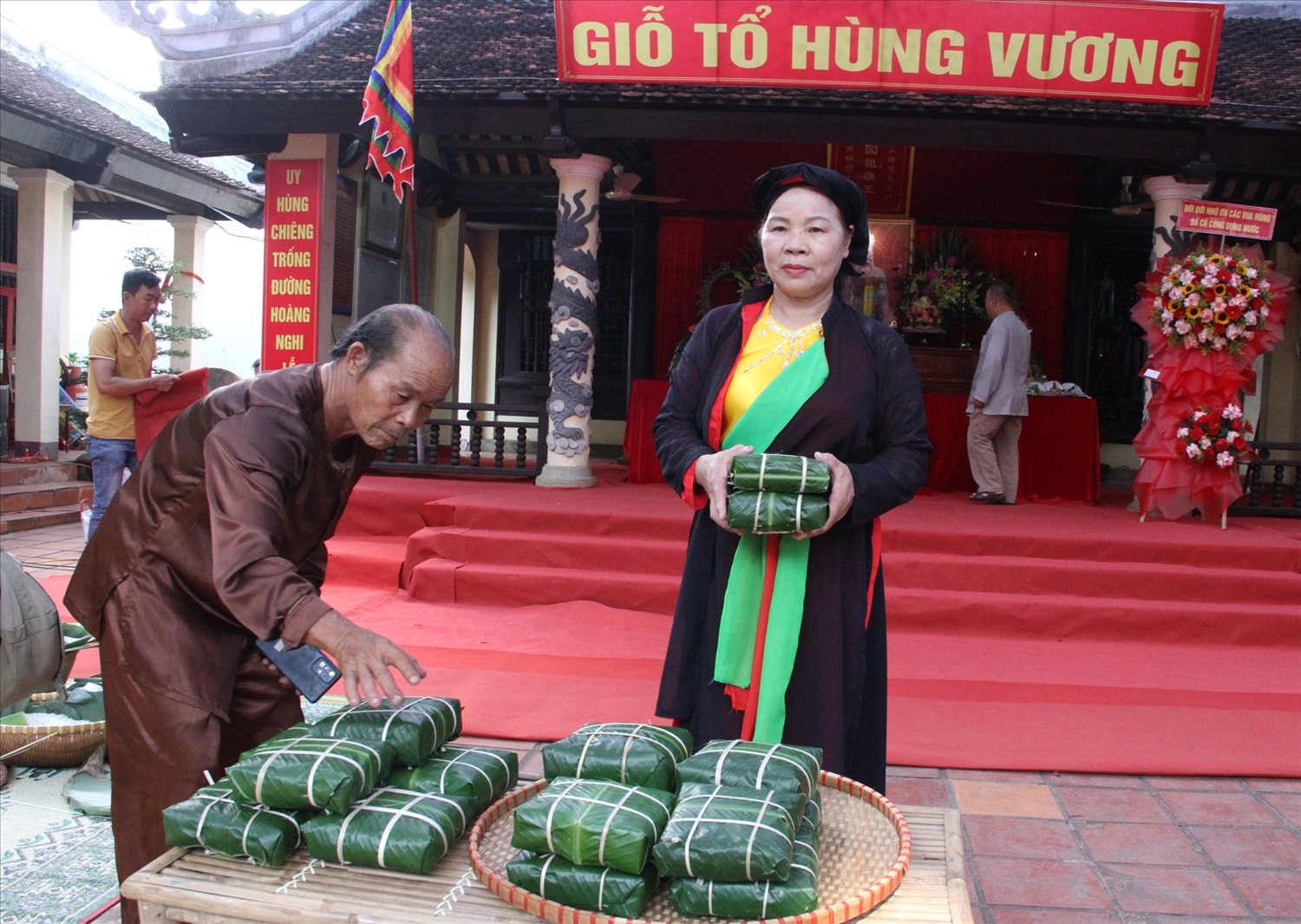 Emm kg tin: Đắk Lắk: Gói bánh chưng, giã bánh giầy dâng lên các vị Vua Hùng 4