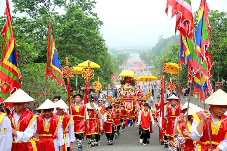 Lễ rước kiệu về Đền Hùng trong lễ Giỗ Tổ