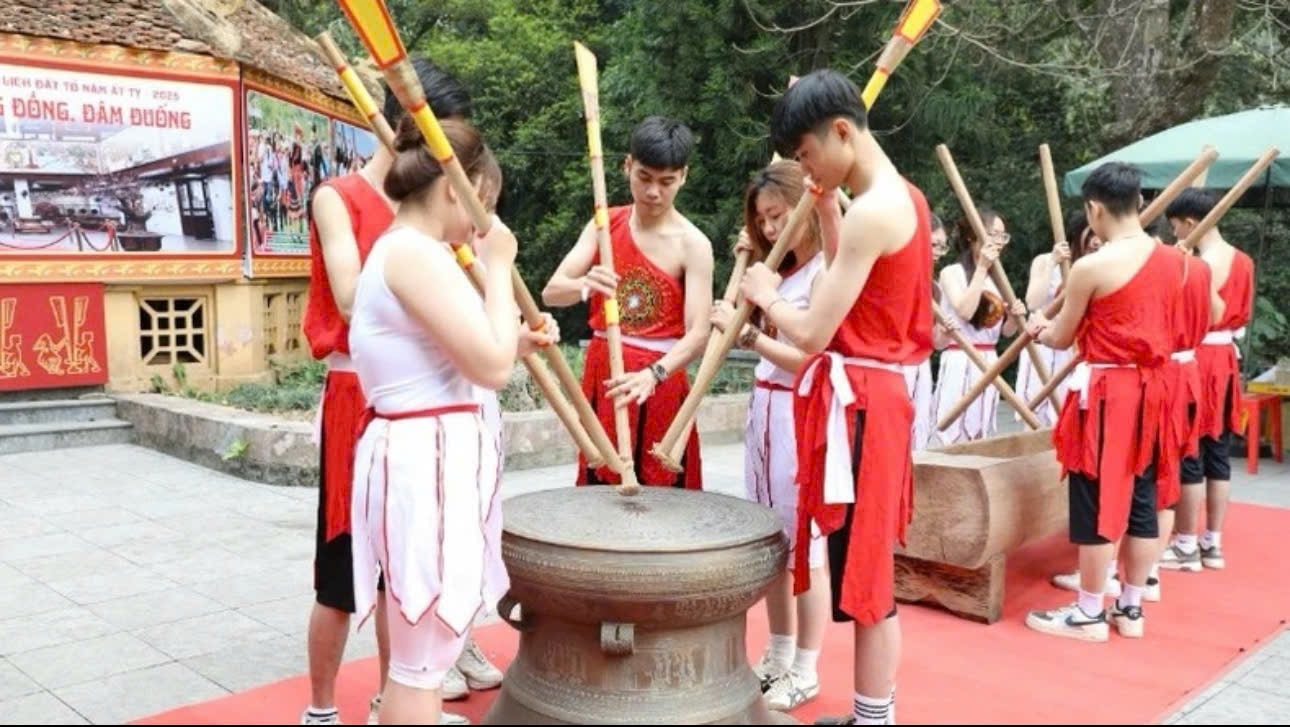 Dẫn nguồn -Linh thiêng hai tiếng đồng bào 1