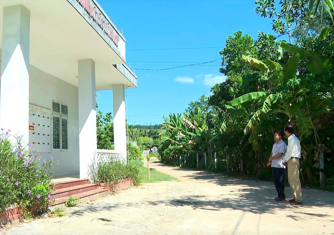 Nhiều công trình tại Sơn Hạ được xây dựng khang trang, góp phần vào quá trình xây dựng nông thôn mới tại địa phương