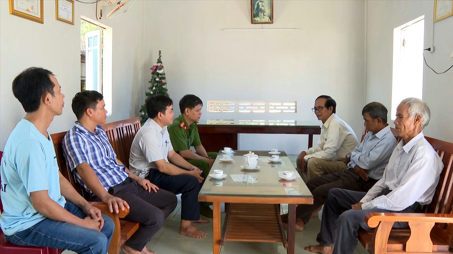 Chính quyền địa phương thường xuyên gặp gỡ, trao đổi đẻ nắm tâm tư, nguyện vọng của các giáo dân