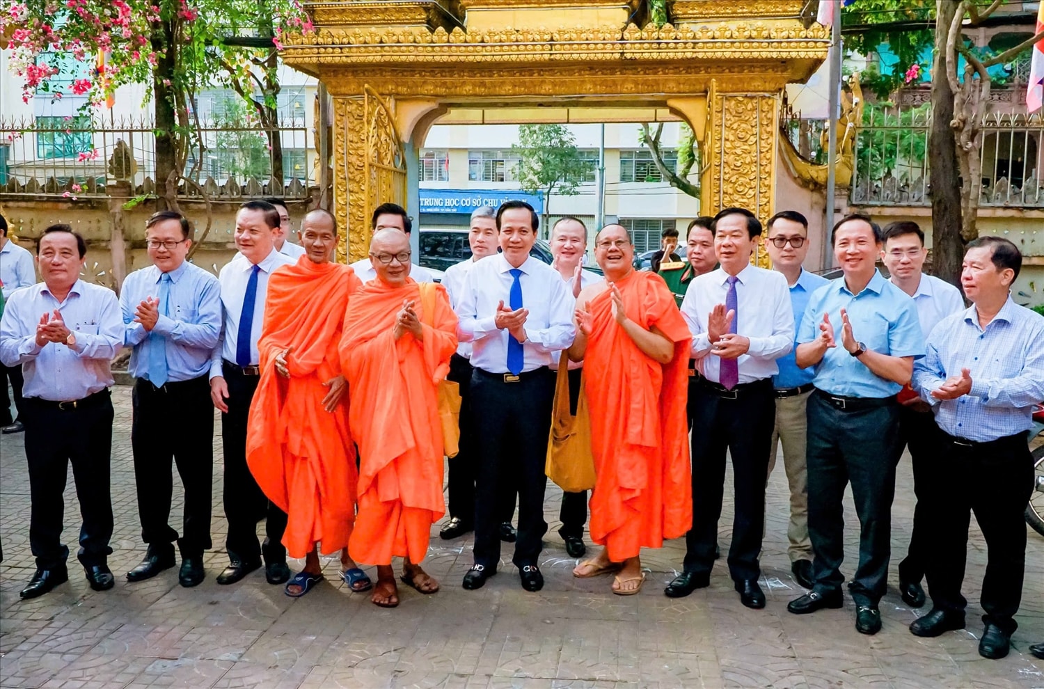 Trong chuyền thăm, Bộ trưởng Đào Ngọc Dung mong muốn Hội ĐKSS yêu nước TP. Cần Thơ tiếp tục làm tốt vai trò là “cầu nối” giữa Đảng, Nhà nước với nhân dân để tuyên truyền, giáo dục chư Tăng, đồng bào phật tử Khmer 