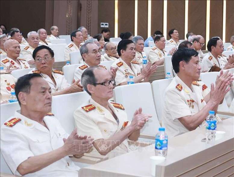 Các đại biểu tại buổi gặp mặt