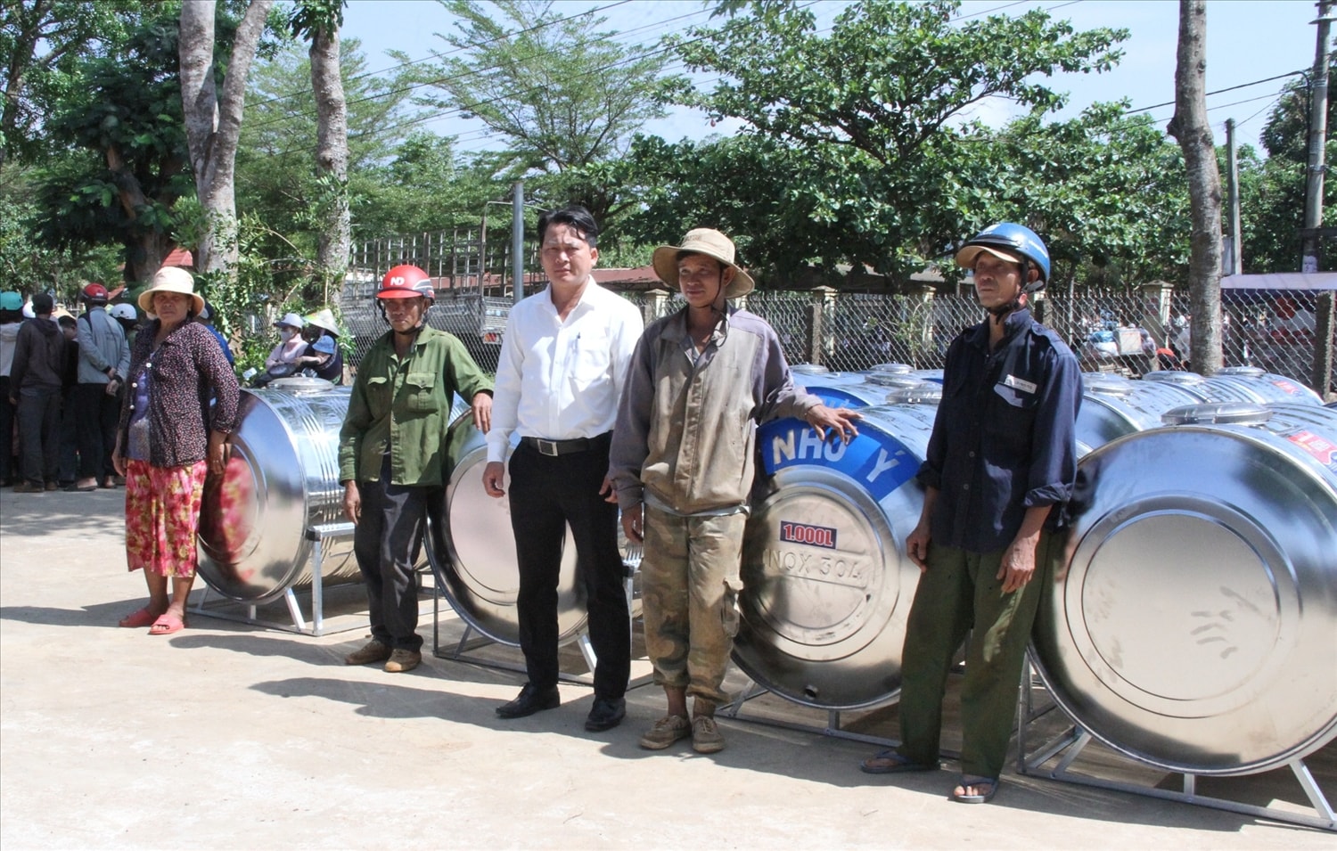 Huyện Krông Ana (Đắk Lắk): Hàng trăm hộ đồng bào DTTS nghèo được cấp bồn chứa nước sinh hoạt phân tán 