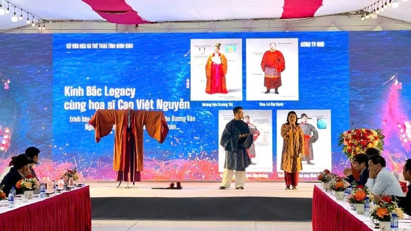 Nhóm nghiên cứu Kinh Bắc Legacy kết hợp với họa sĩ Cao Việt Nguyễn trình bày 3 bộ trang phục của Thái hậu Dương Văn Nga, Vua Đinh Tiên Hoàng và Vua Lê Đại Hành tại Hội thảo