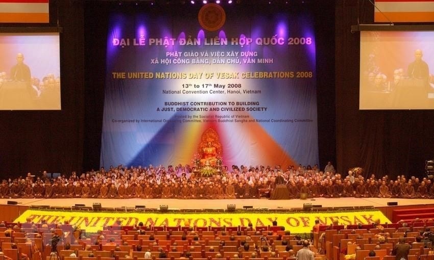 Đại lễ Vesak LHQ năm 2008 do Việt Nam đăng cai tổ chức tại Trung tâm Hội nghị quốc gia – Hà Nội. (Ảnh: TTXVN)