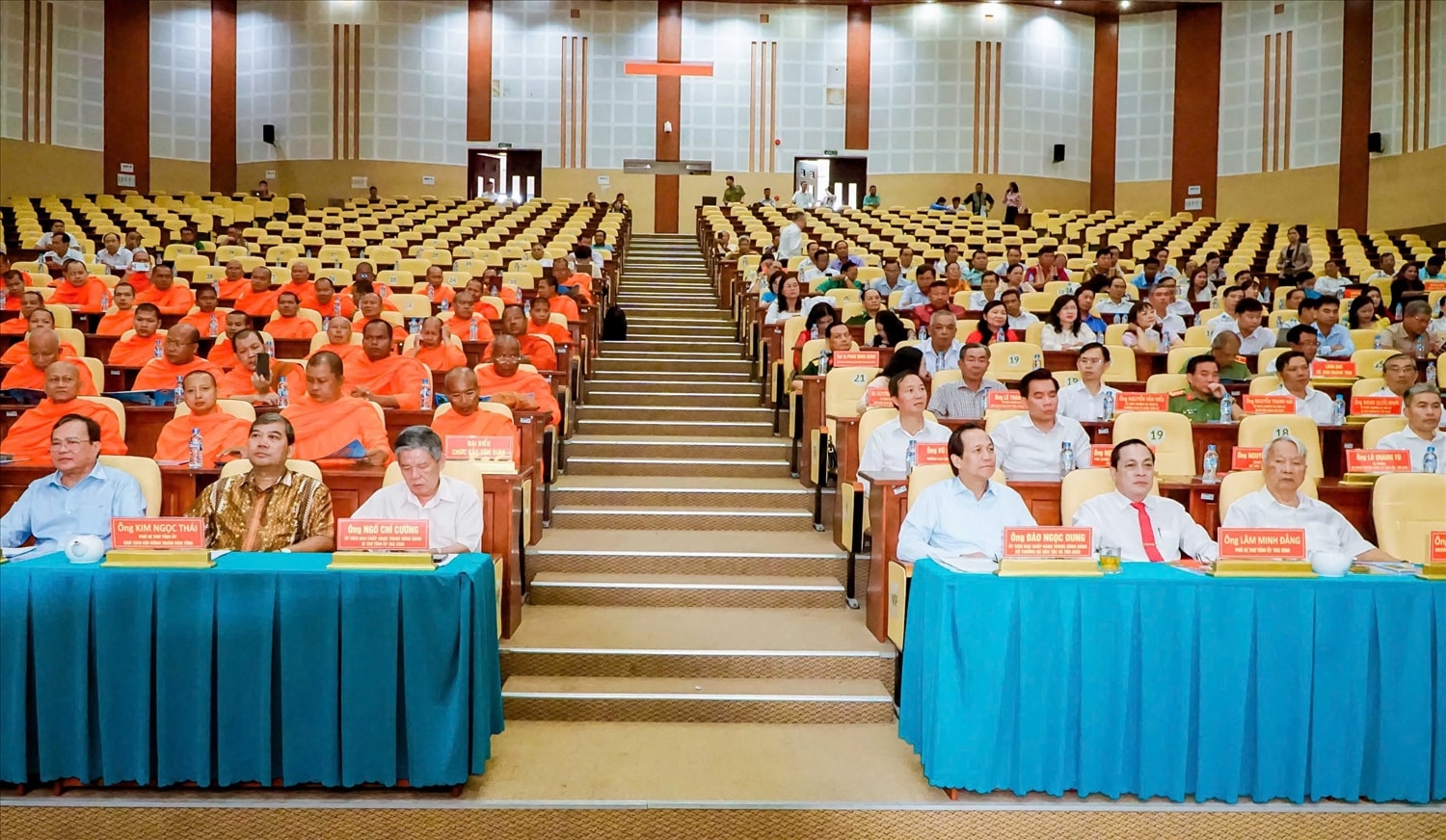 Các đại biểu tham dự buổi họp mặt