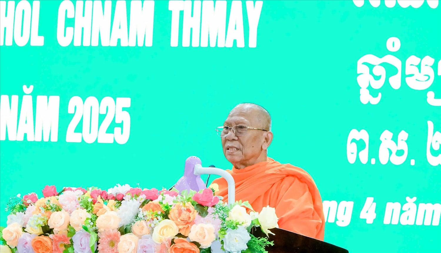 Hòa thượng Thạch Sok Xane, Chủ tịch Hội Đoàn kết sư sãi yêu nước tỉnh Trà Vinh, phát biểu tại họp mặt