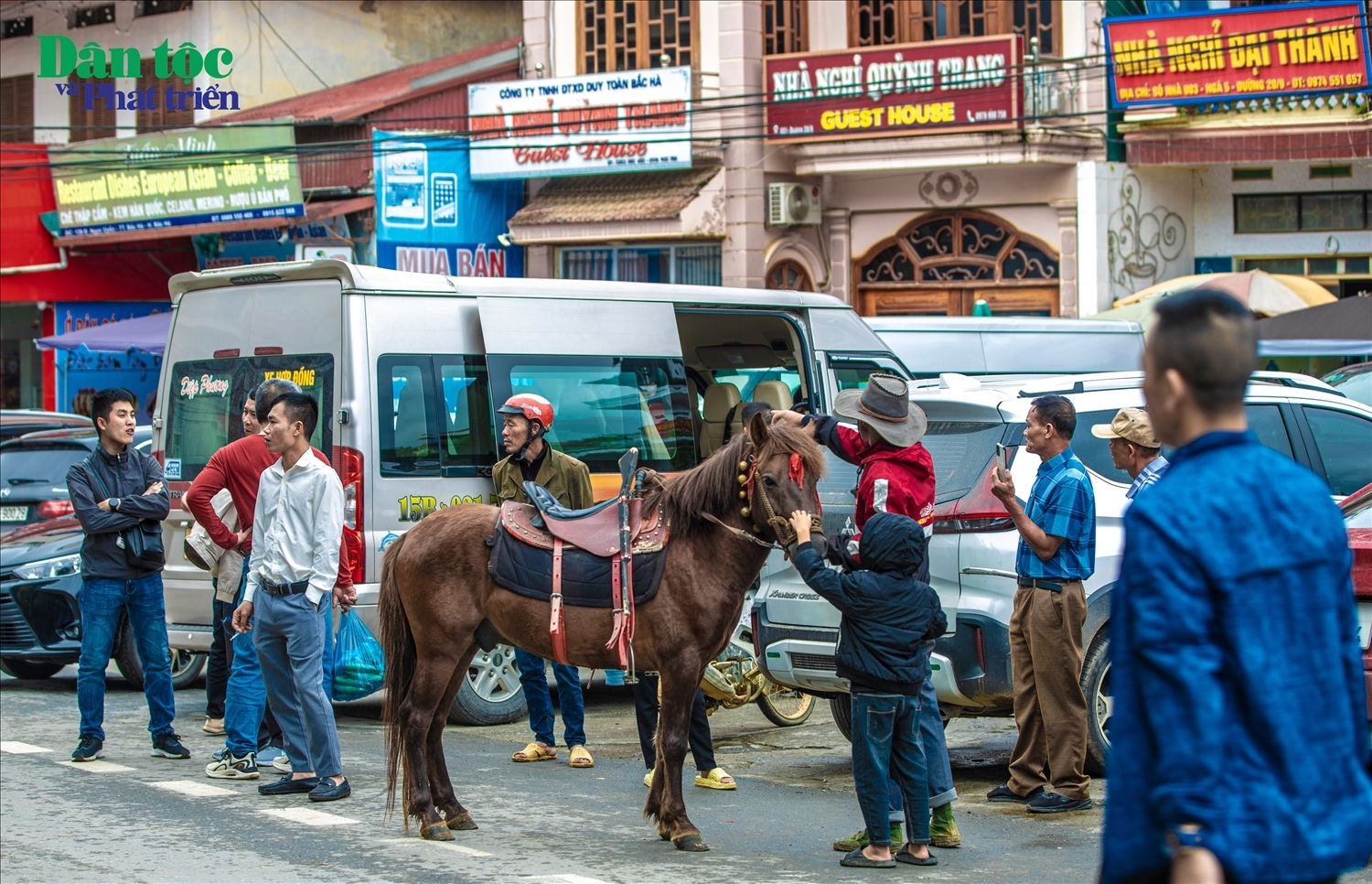 Văn hóa Mông trên lưng ngựa
