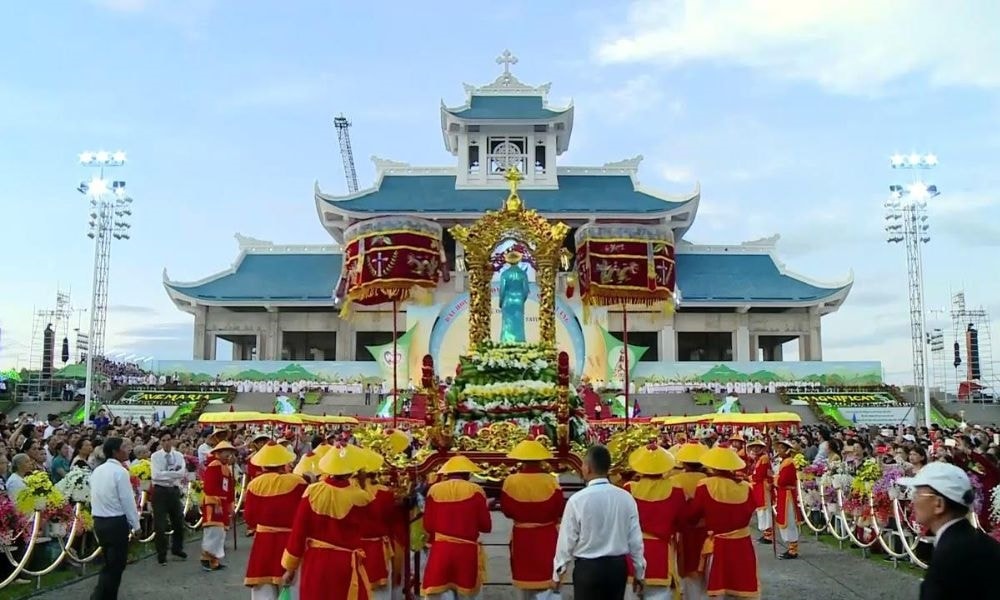 Lễ hội hành hương được tổ chức ngày 15 tháng 8 hằng năm. 