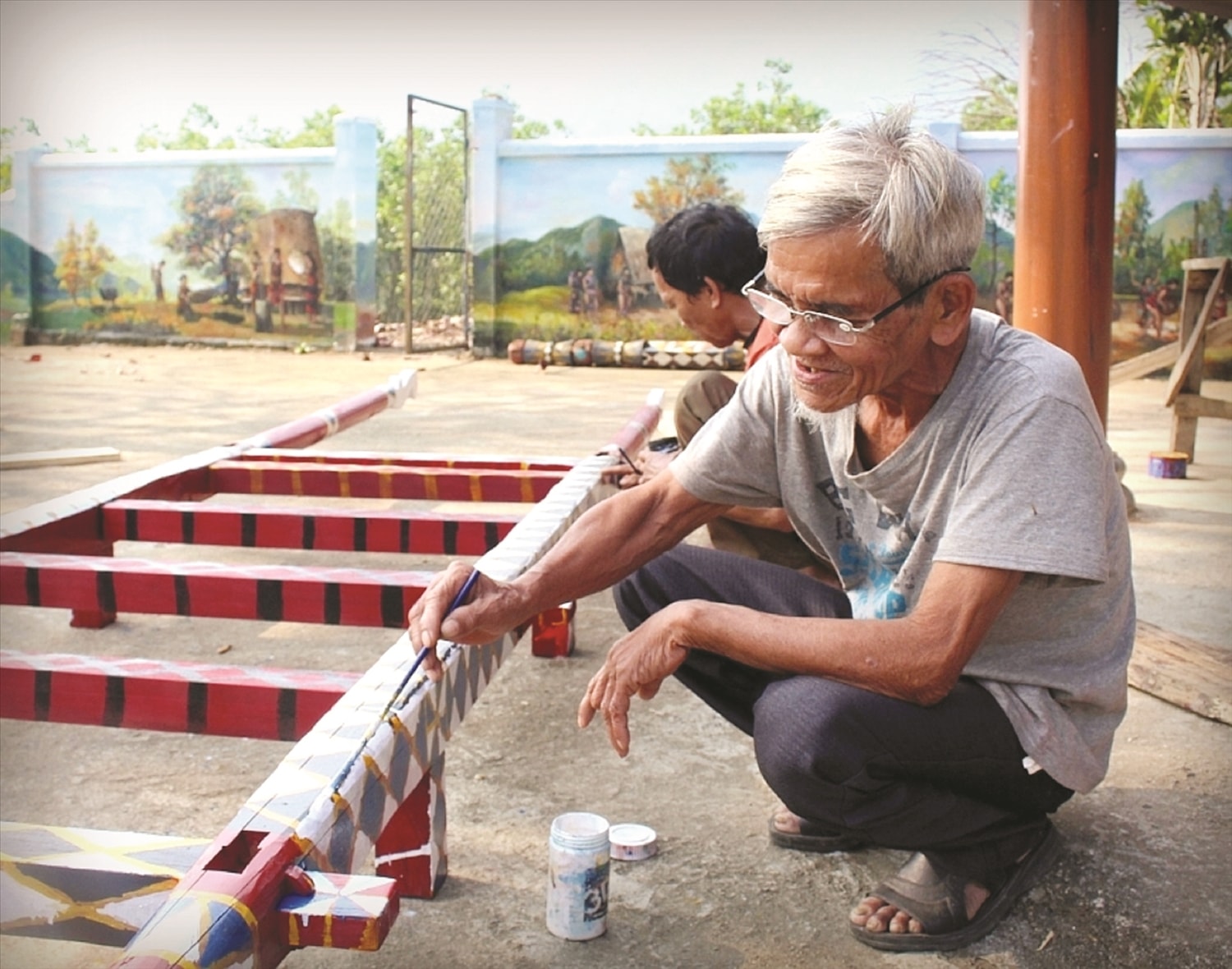 Già làng Đinh Văn Trí nỗ lực giữ bản sắc văn hóa, giữ nguồn cội người Cơ Tu