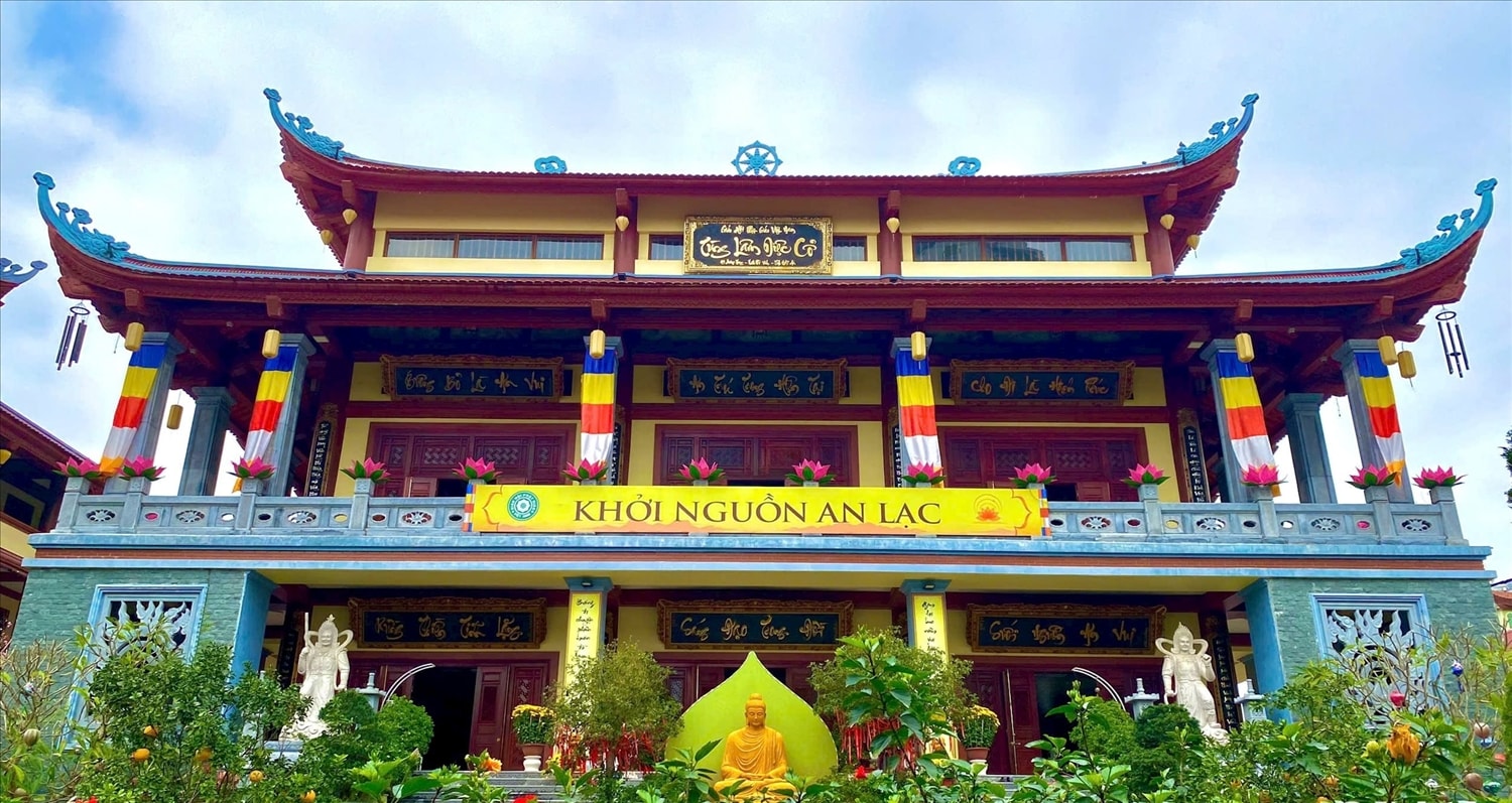 Chính điện Chùa Diệc