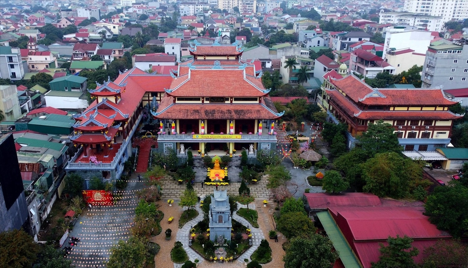 Tùng Lâm Diệc Cổ nhìn từ trên cao