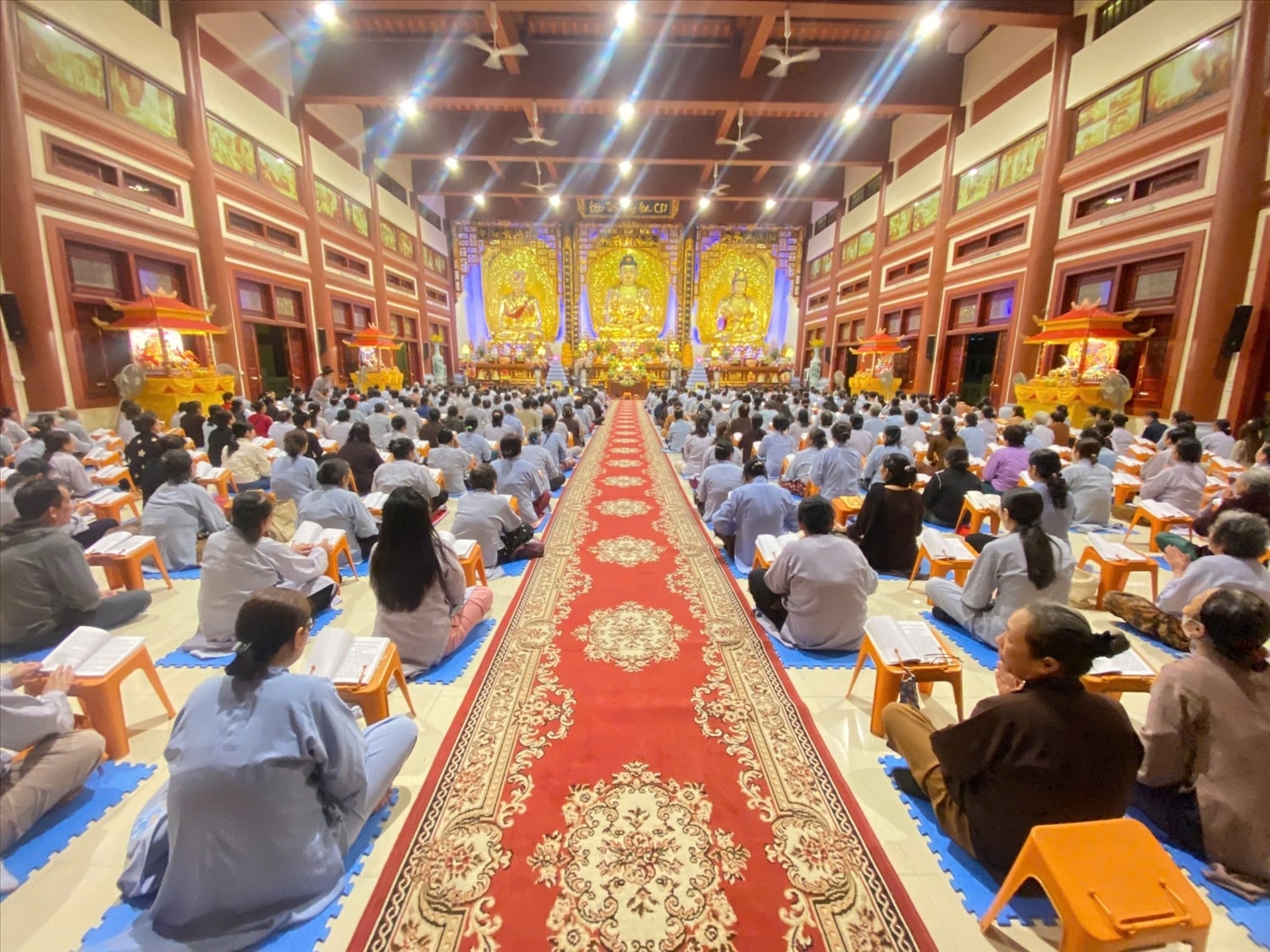 Phật tử tu tập tại chùa