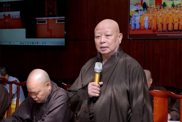 Hòa thượng Thích Lệ Trang, Phó Chủ tịch Hội đồng Trị sự, Trưởng ban Trị sự GHPG Việt Nam TP.HCM, Trưởng ban Tổ chức Đại lễ Phật đản Phật lịch 2569 của GHPG Việt Nam TP.HCM phát biểu tại cuộc họp