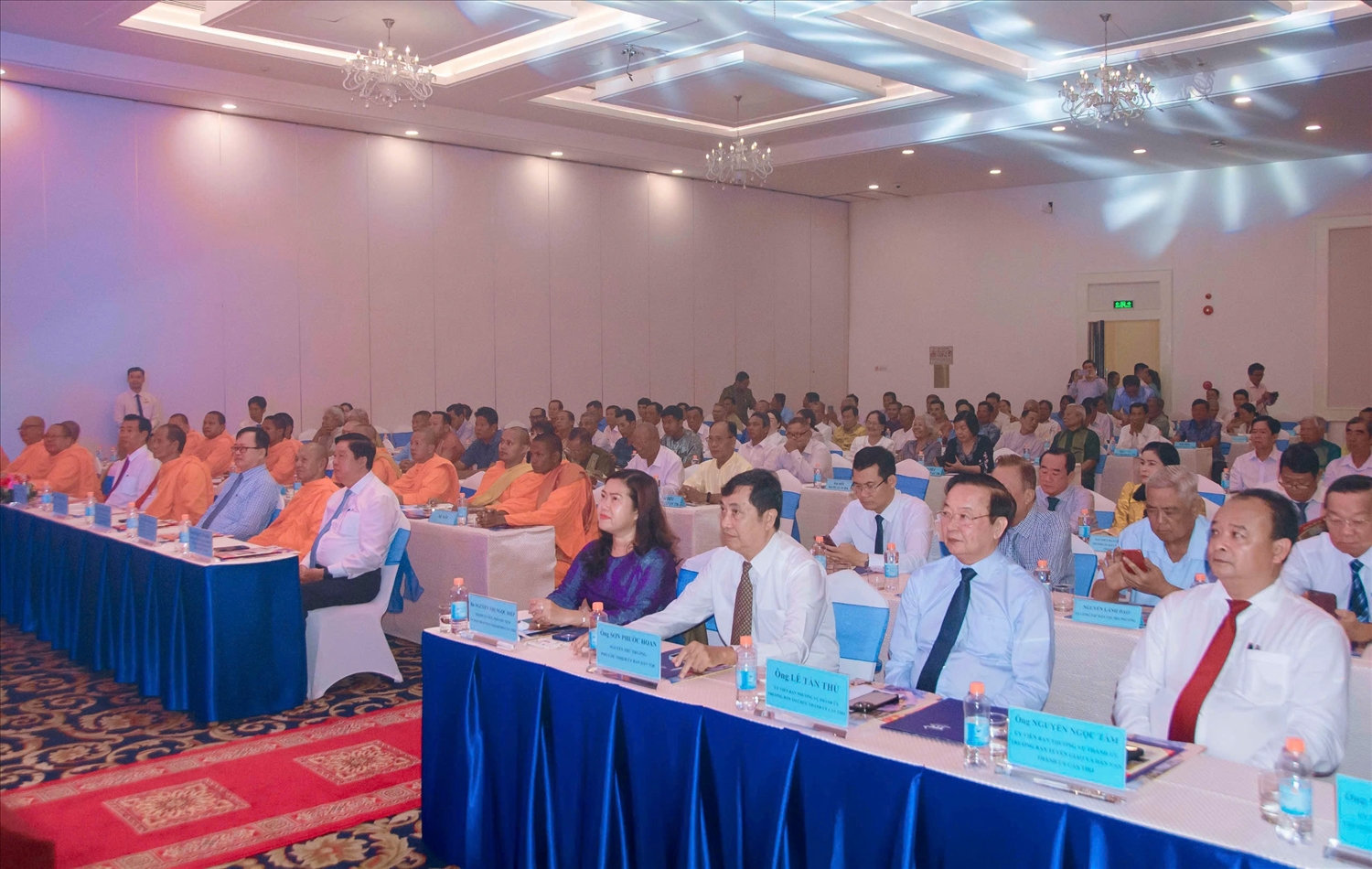 Các đại biểu trên địa bàn TP. Cần Thơ dự Họp mặt mừng Tết cổ truyền Chôl Chnăm Thmây năm 2025 