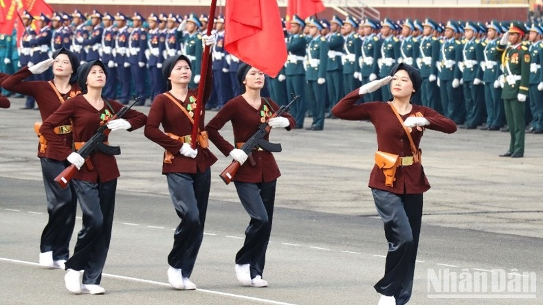 Khối nữ dân quân miền bắc.