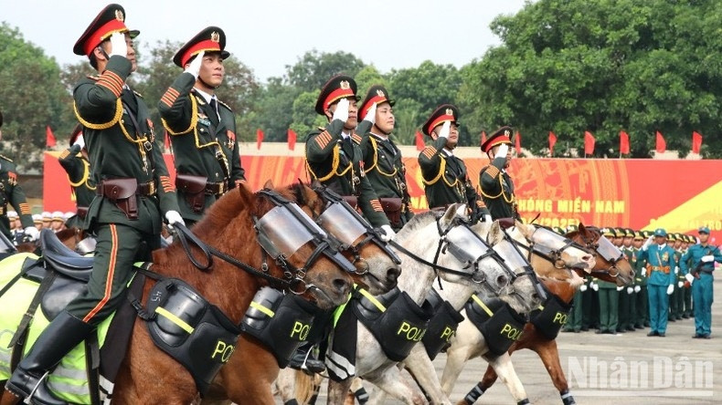 Khối Kỵ binh Công an nhân dân tham gia hợp luyện