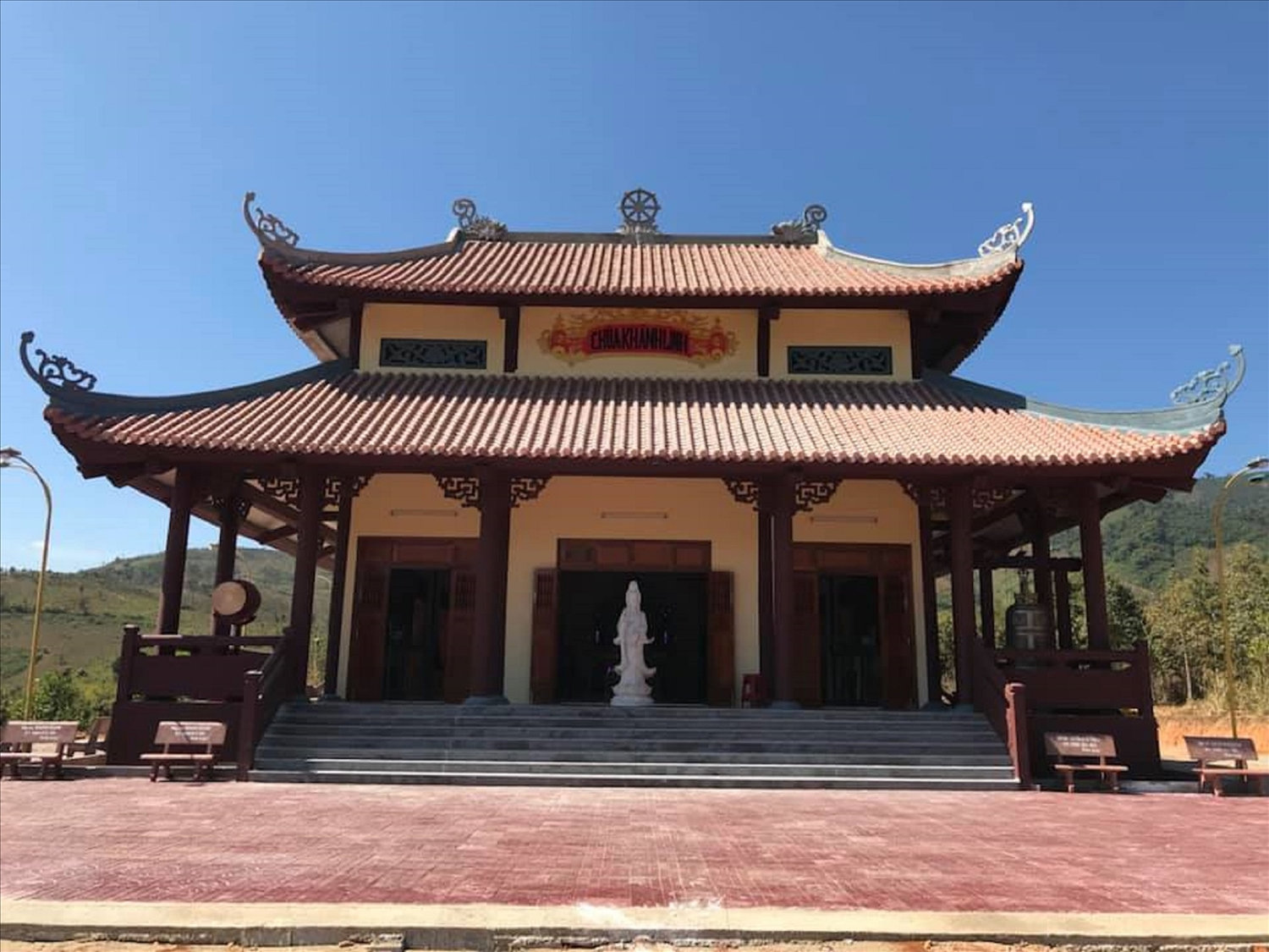 Tiếng chuông chùa trên đỉnh đèo Lò Xo
