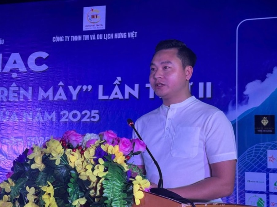 Phóng viên Đỗ Đình Lâm - Báo Điện tử VTC News thay mặt cho 100 VĐV tham gia Giải leo núi 