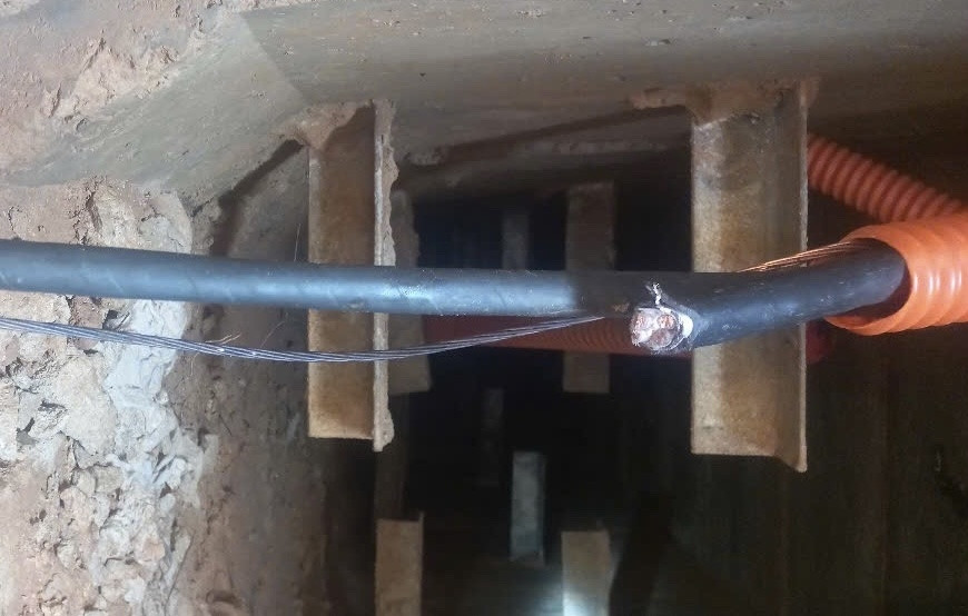 Kẻ gian xuống các cống ngầm để cắt trộm hệ thống dây dẫn điện chiếu sáng đô thị Kẻ gian xuống các cống ngầm để cắt trộm hệ thống dây dẫn điện chiếu sáng đô thị