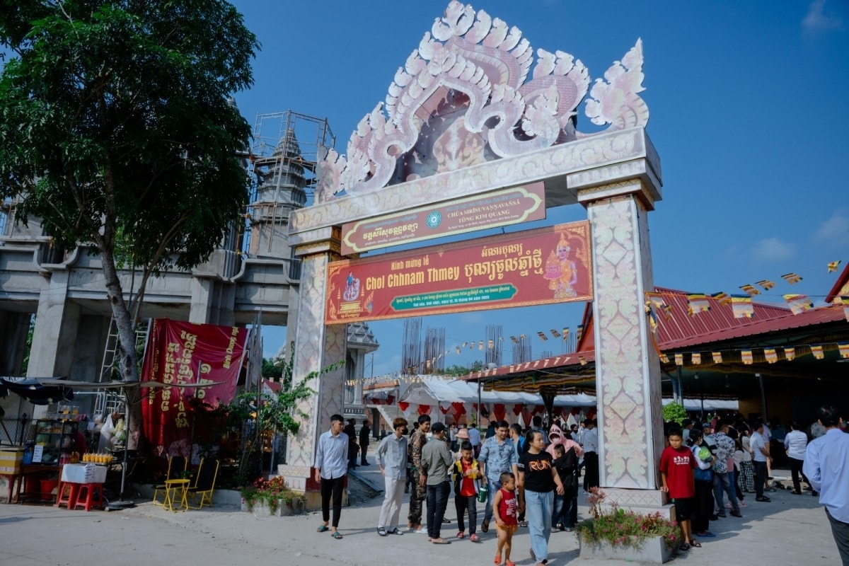 Nhiều hoạt động mừng Tết cổ truyền Chôl Chnăm Thmây của đồng bào dân tộc Khmer được tổ chức tại chùa Tông Kim Quang