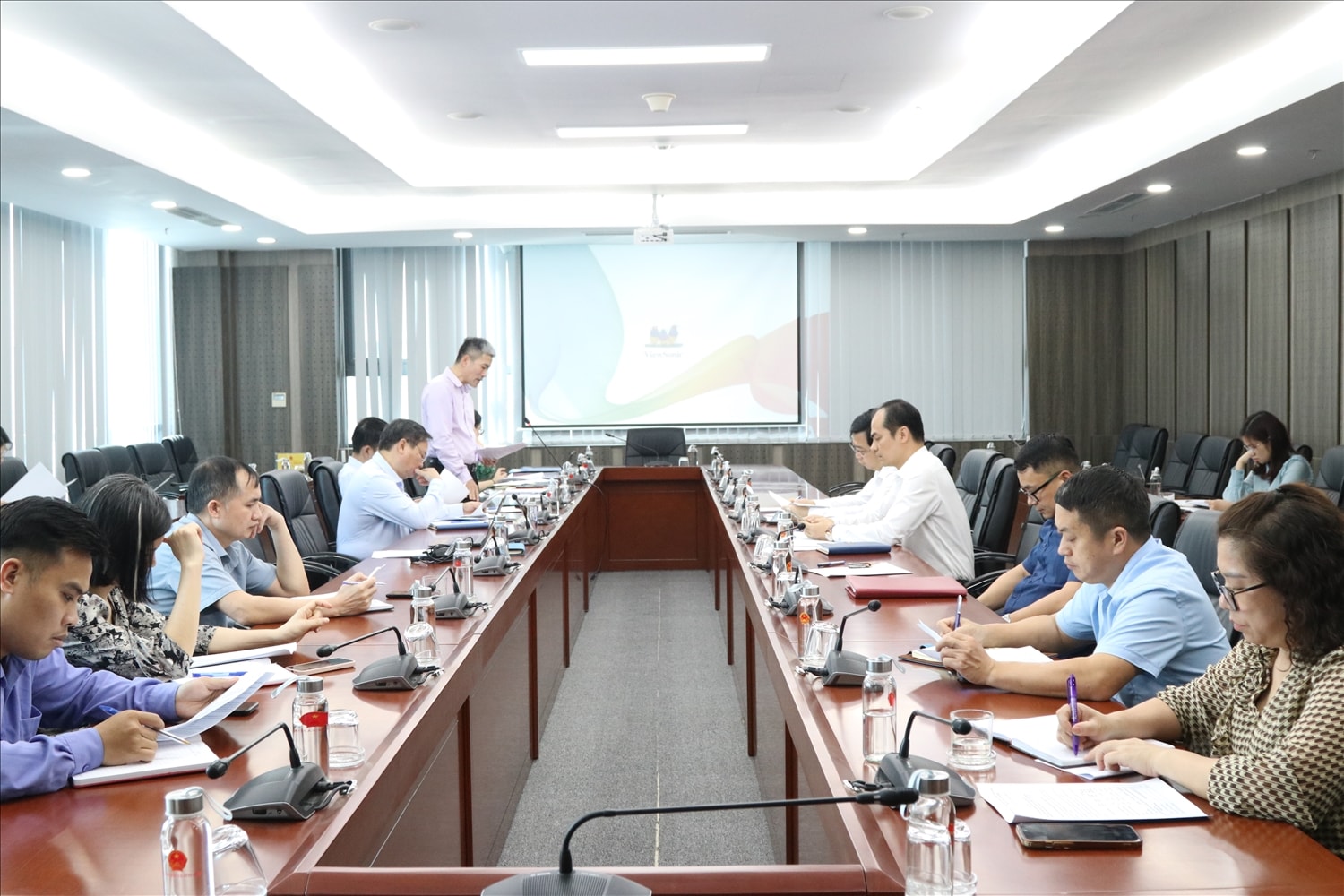 Toàn cảnh cuộc họp Toàn cảnh cuộc họp