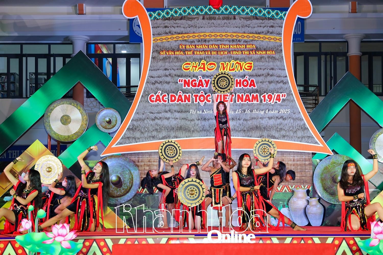 Dẫn nguồn - Những sắc màu Ngày Văn hóa các dân tộc Việt Nam 9