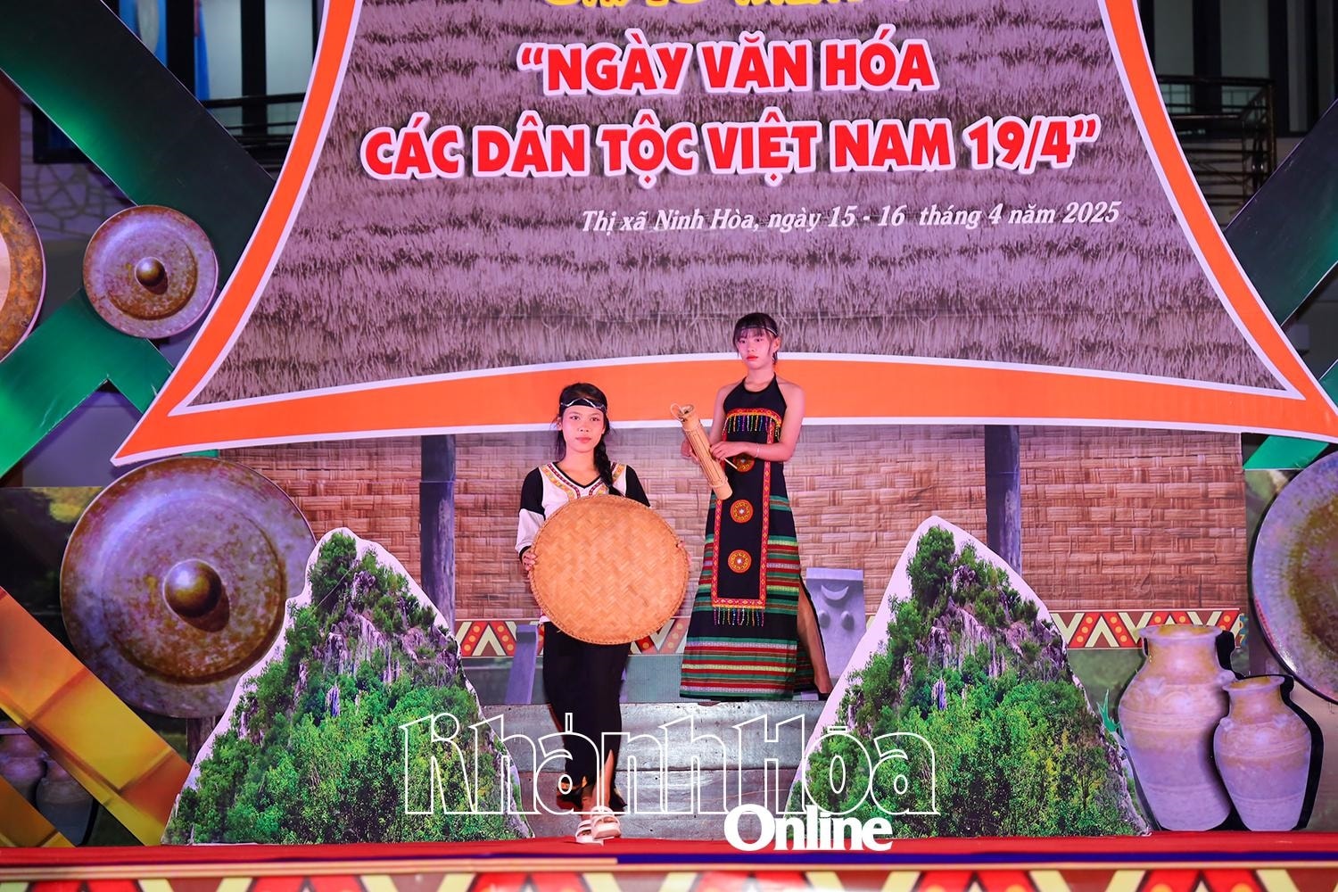 Dẫn nguồn - Những sắc màu Ngày Văn hóa các dân tộc Việt Nam 10
