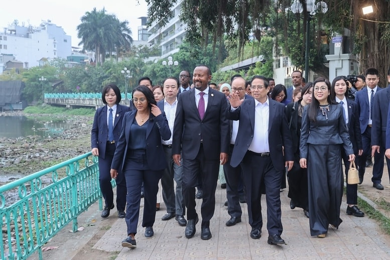 Dẫn nguồn - Thủ tướng Phạm Minh Chính cùng Thủ tướng Ethiopia tham quan chùa Trấn Quốc 3