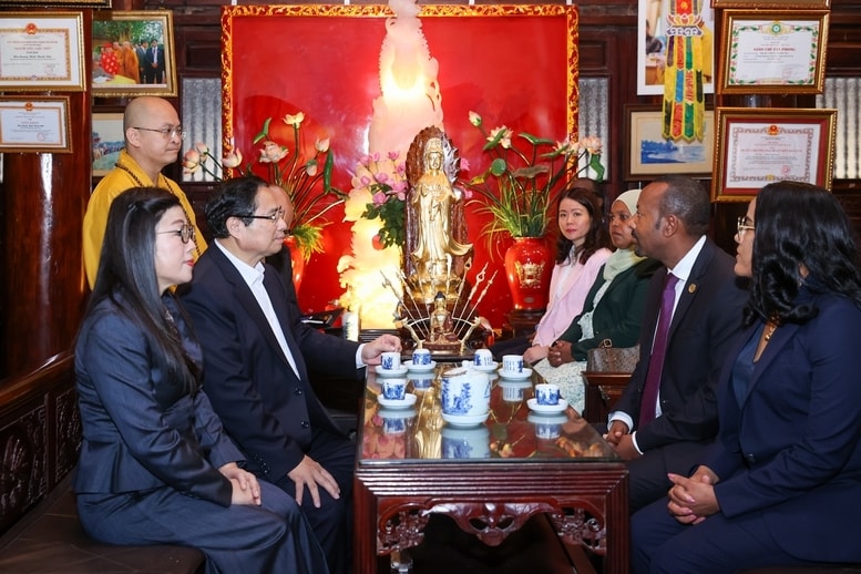 Dẫn nguồn - Thủ tướng Phạm Minh Chính cùng Thủ tướng Ethiopia tham quan chùa Trấn Quốc 6