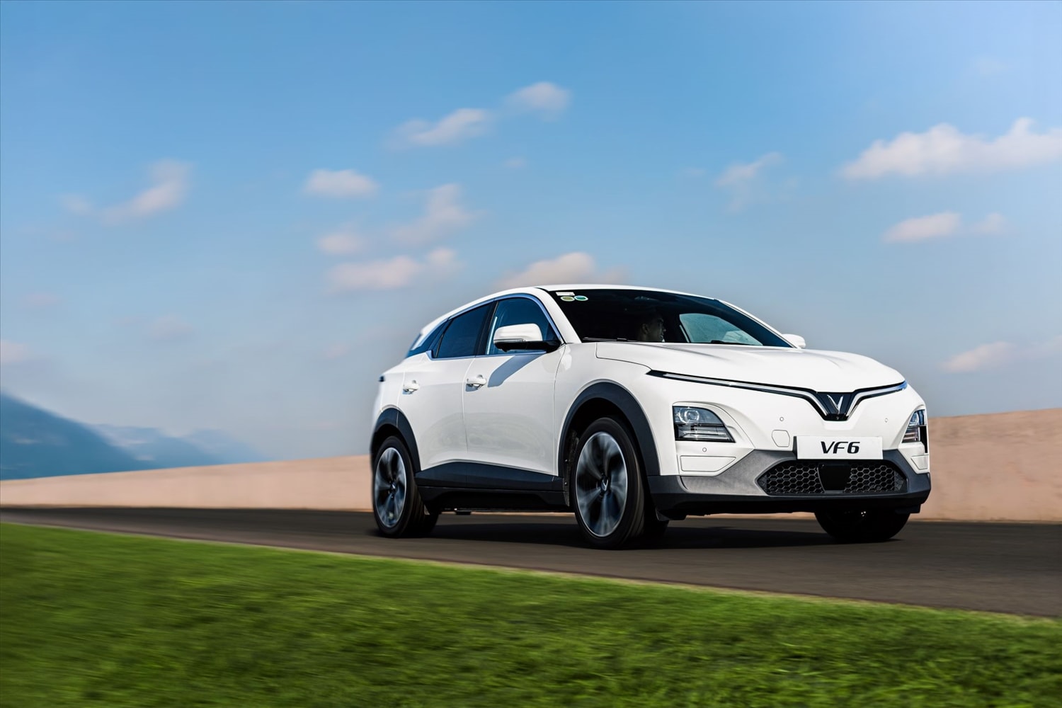 Đi sướng như xe sang, nuôi rẻ như xe máy: Lý do VF 6 chiếm trọn cảm tình gia đình trẻ 