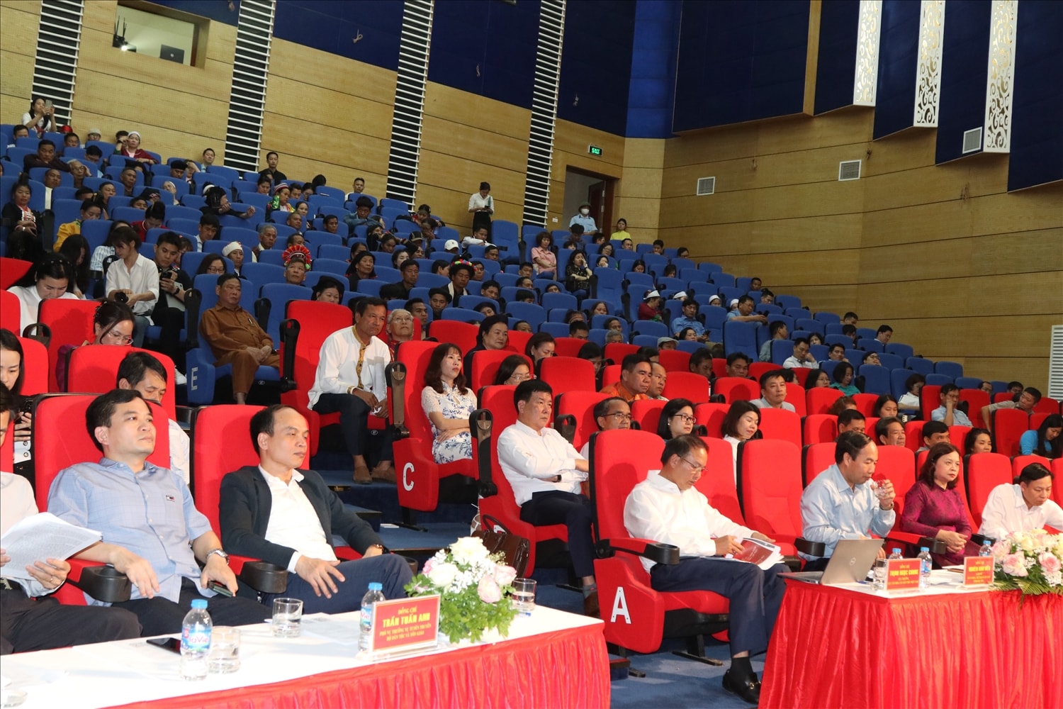 Các đại biểu tham dự Hội nghị Các đại biểu tham dự Hội nghị
