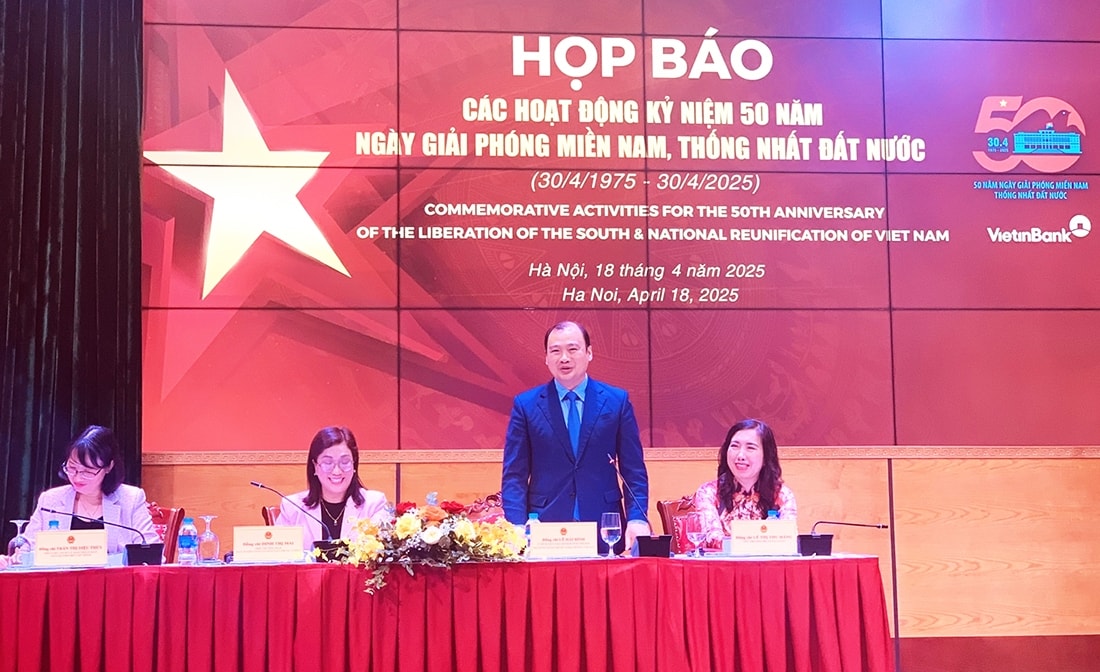Ủy viên dự khuyết Ban chấp hành Trung ương Đảng, Thứ trưởng Thường trực Bộ Văn hóa, Thể thao và Du lịch Lê Hải Bình thông tin tại buổi Họp báo Ủy viên dự khuyết Ban chấp hành Trung ương Đảng, Thứ trưởng Thường trực Bộ Văn hóa, Thể thao và Du lịch Lê Hải Bình thông tin tại buổi Họp báo