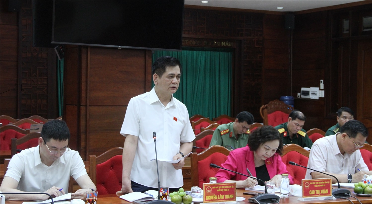 Phó Chủ tịch Hội đồng Dân tộc của Quốc hội Nguyễn Lâm Thành phát biểu tại buổi làm việc