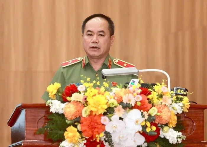Thiếu tướng Nguyễn Thanh Tùng - Giám đốc Công an TP Hà Nội tại hội nghị tiếp xúc cư tri . Ảnh: TL