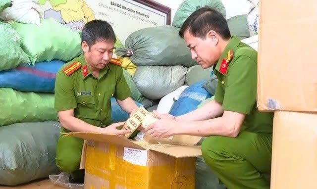 Cơ quan công an kiểm tra tang vật là thuốc giả. Ảnh:TL