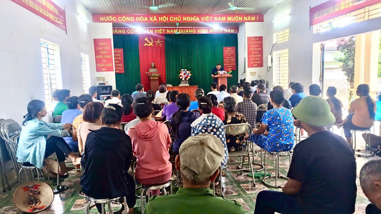 Một buổi tuyên truyền sắp xếp đơn vị hành chính  tại xã Hồng Sơn 